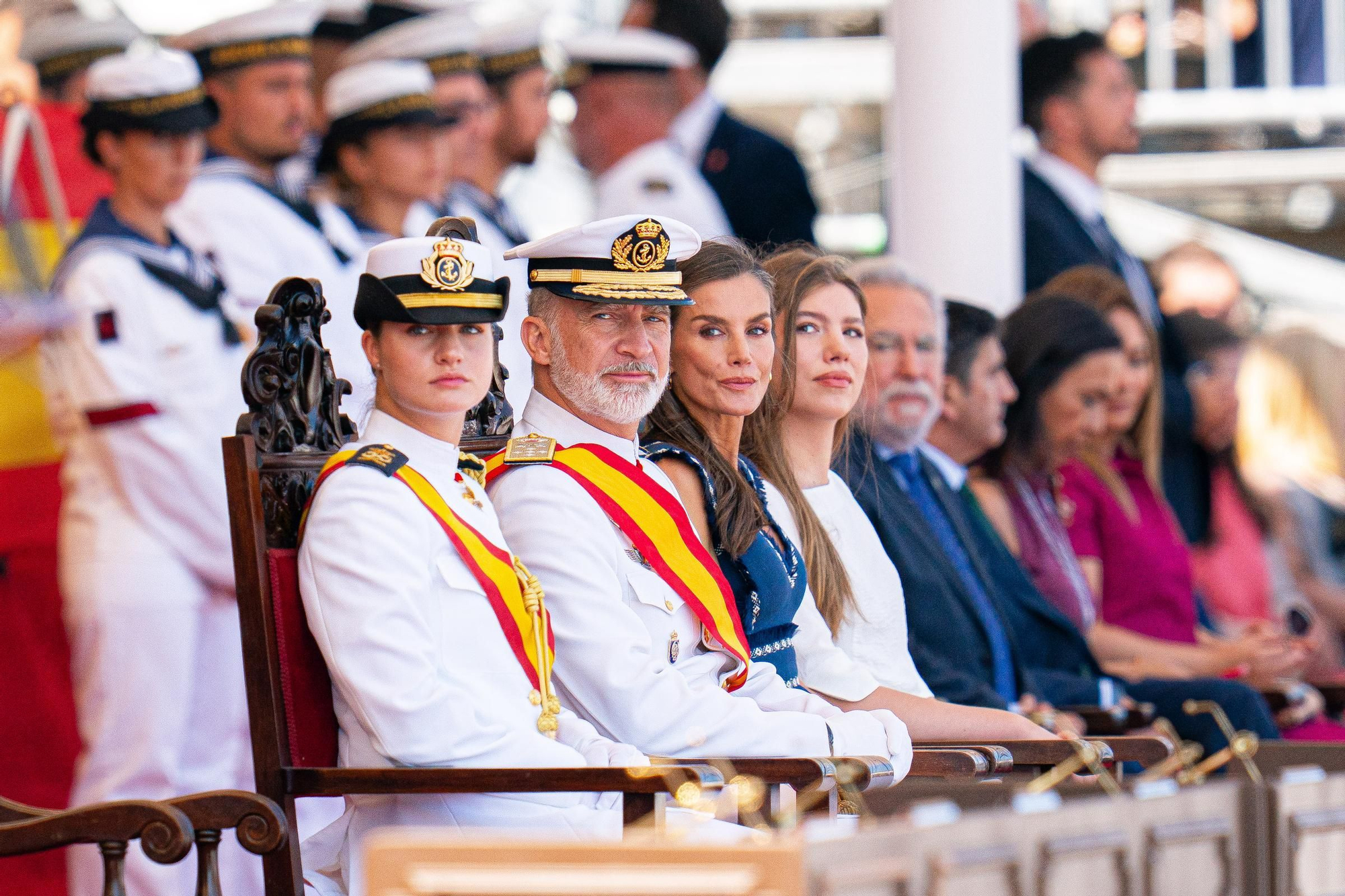Leonor recibe de manos de Felipe VI la Gran Cruz del Mérito Naval en Marín