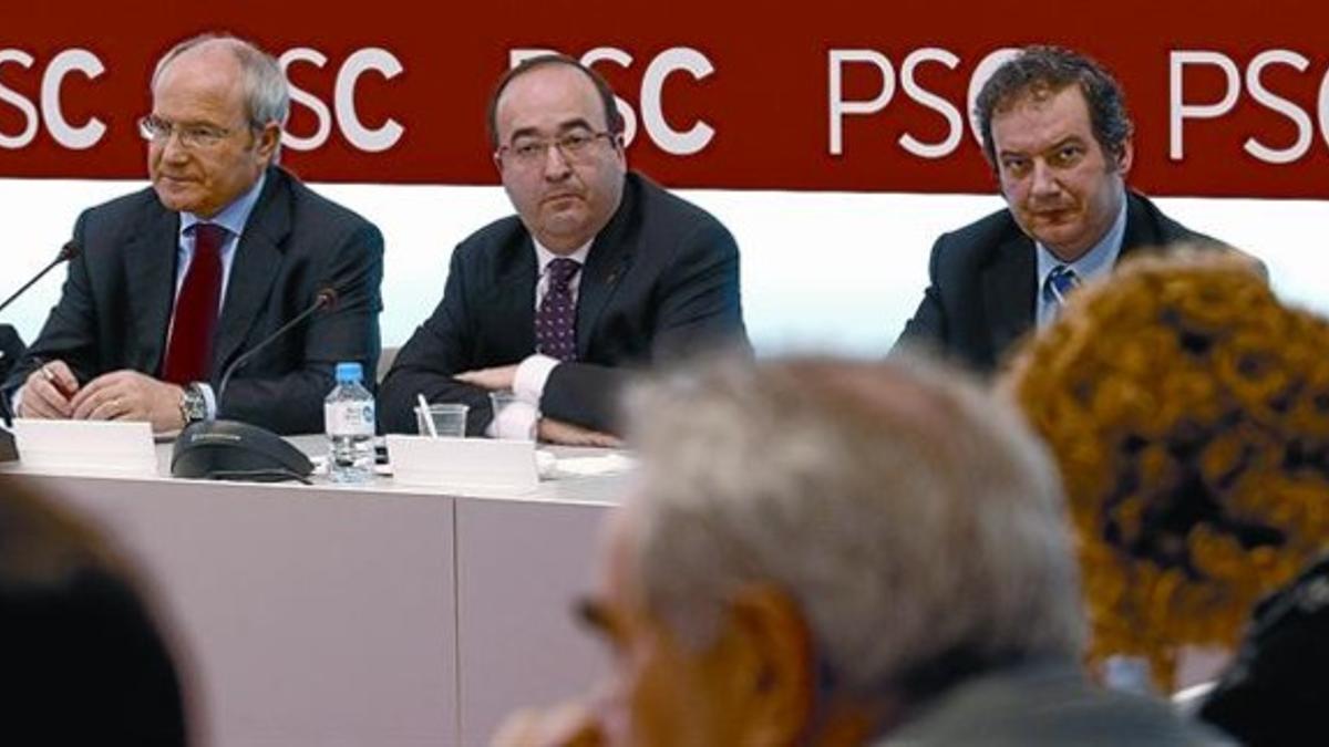 José Montilla, Miquel Iceta y Jordi Hereu, durante la reunión de la ejecutiva socialista, ayer en Barcelona.