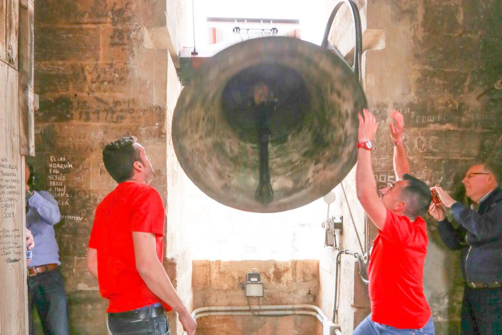 Imágenes de los campanarios de Santiago el Mayor, Catedral y Nuestra Señora de Monserrate en Orihuela y San Martín de Callosa. El Consell ha protegido como BIC sus campanas góticas.