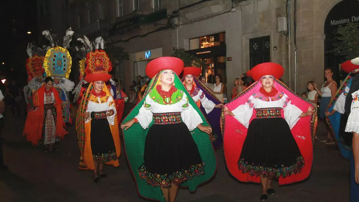 Ourense se viste de gala con el colorido desfile de la 41ª edición de las Xornadas de Folclore