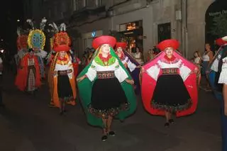 Ourense se viste de folclore con el desfile nocturno de las Xornadas