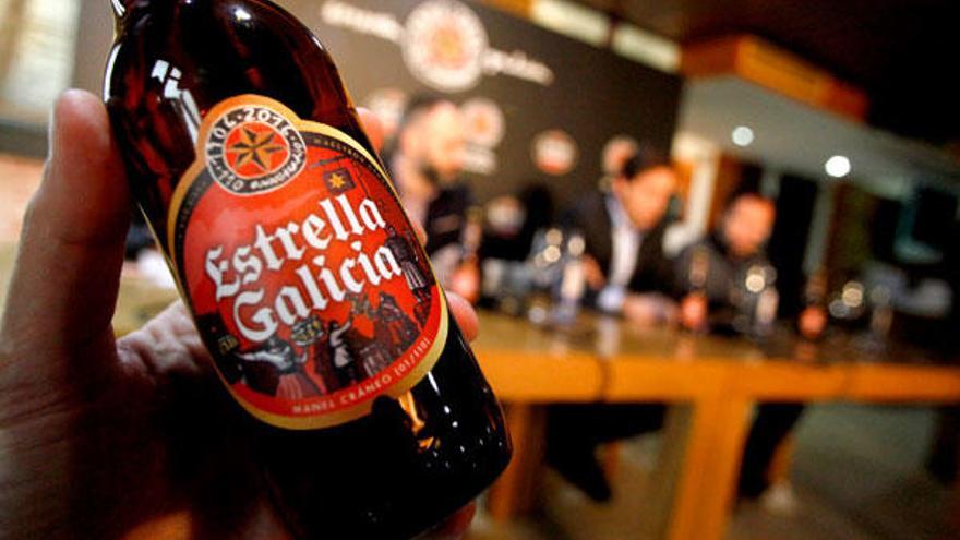 Botella de una edición limitada de Estrella Galicia.