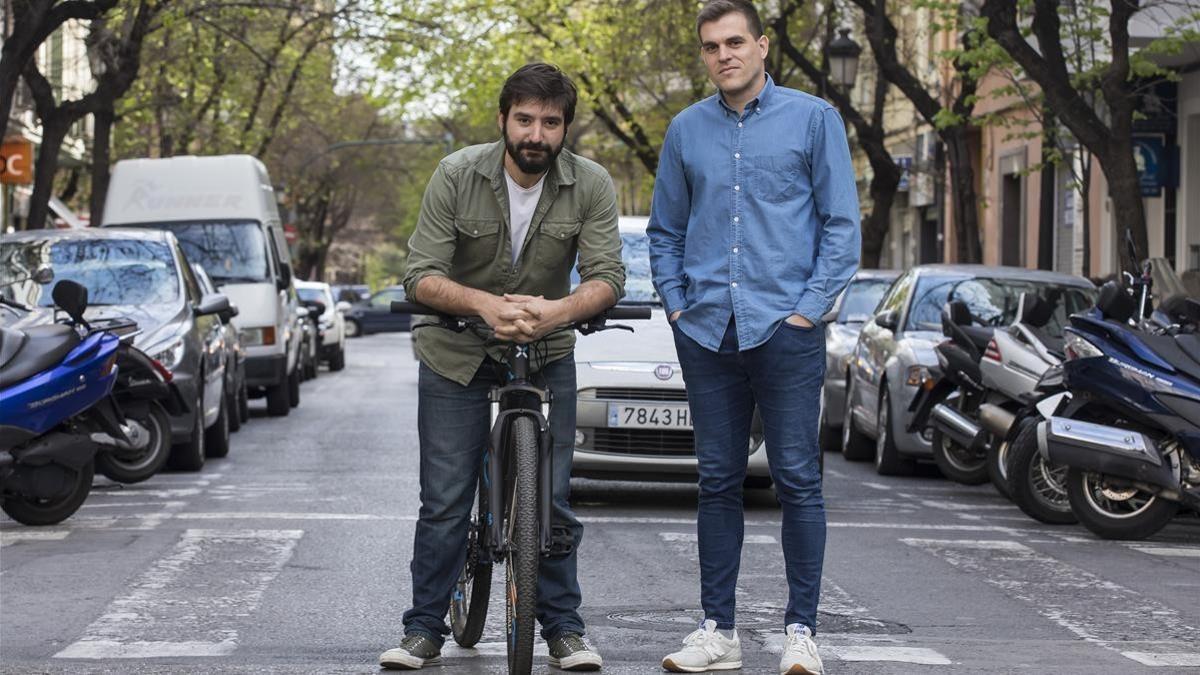 Pau Rodilla y Carlos Vera  director y actor del corto  Hola  buenas noches  en una de las localizaciones