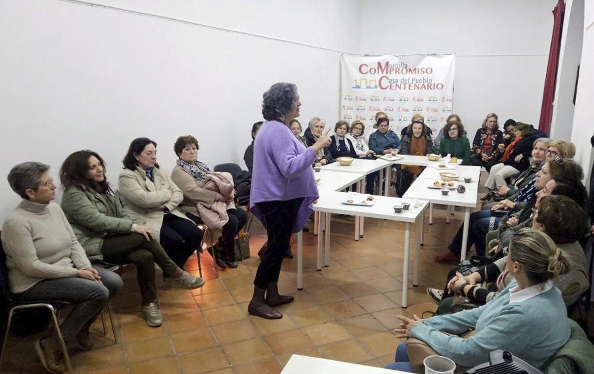 Los talleres se presentaron durante el transcurso de una merienda.