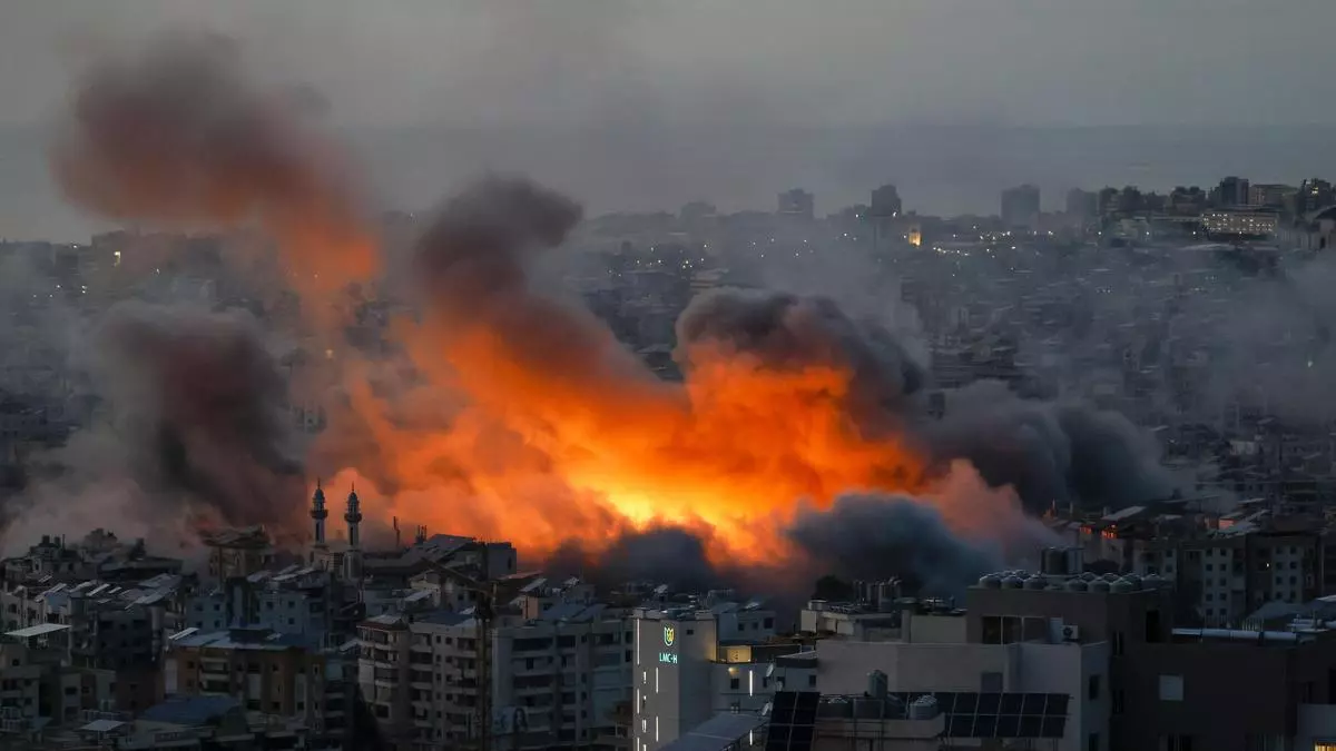 Los ataques israelíes continúan causando destrozos en los suburbios del sur de Beirut