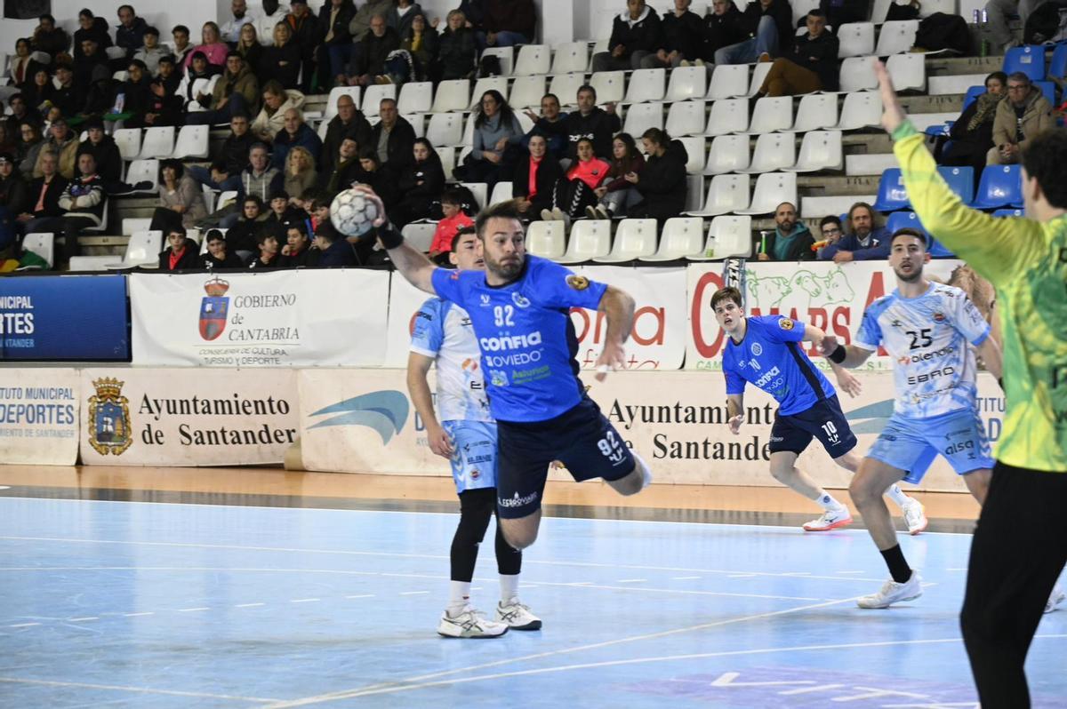 Franceschetti, ayer, realiza un disparo