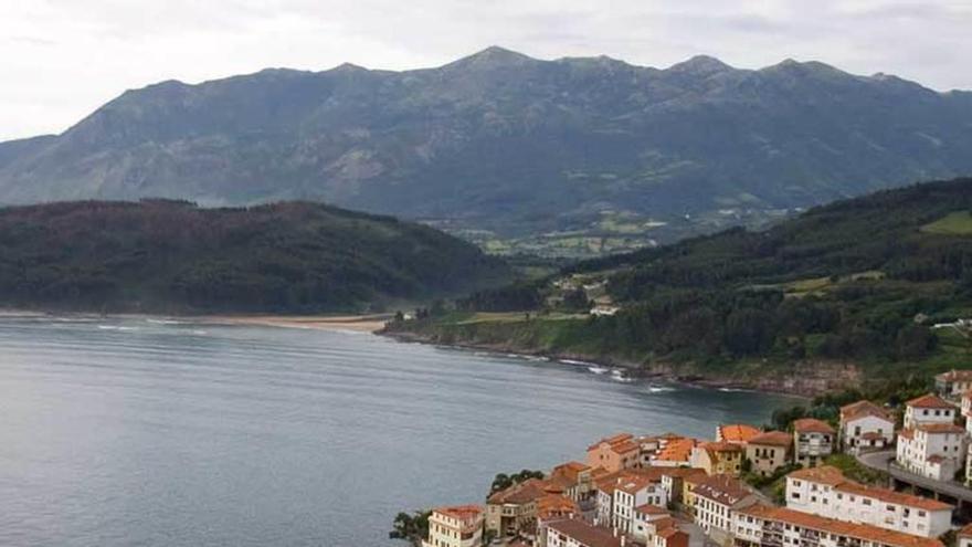 Una panorámica de Lastres.