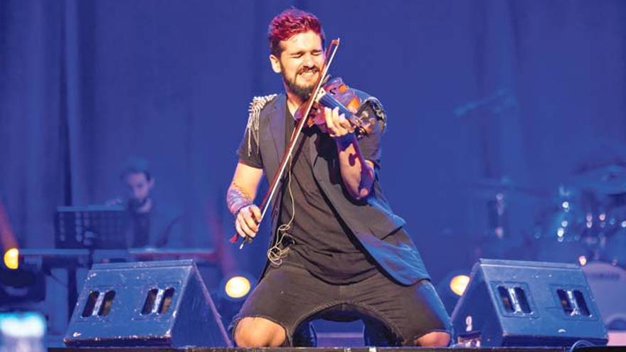 Strad: El Violinista Rebelde presenta Ícaro