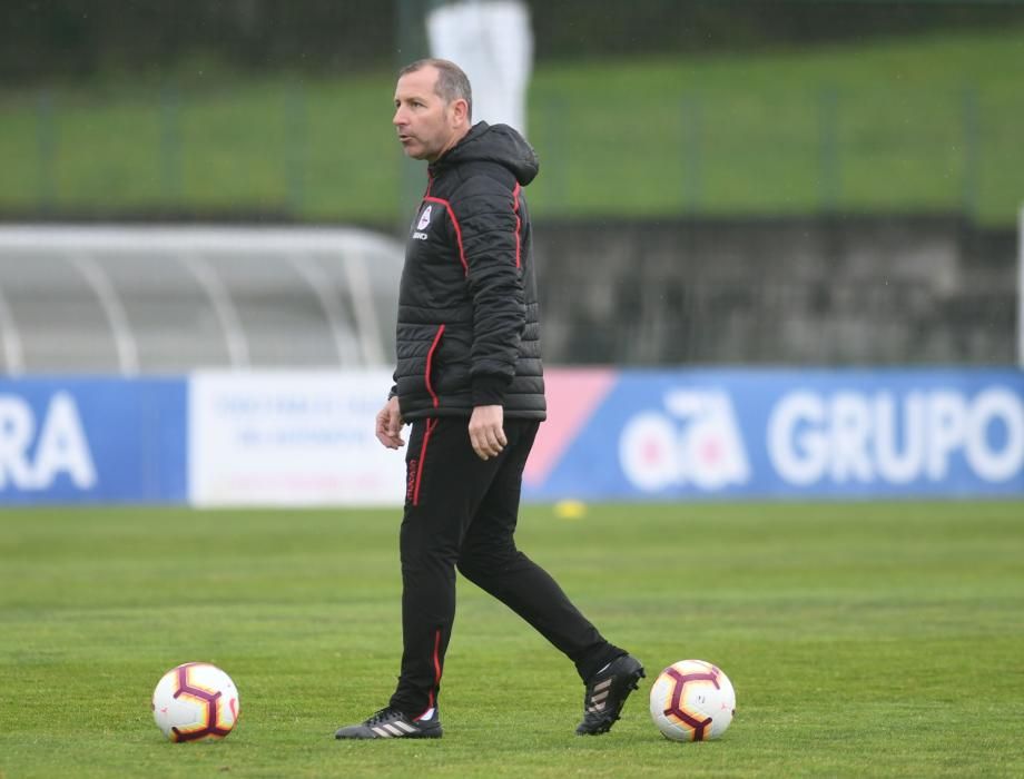 El nuevo técnico blanquiazul se pone al frente del equipo. El segundo entrenador Fabián Rivero y el preparador físico Moisés del Hoyo se unen junto a Martí al cuerpo técnico del primer equipo.