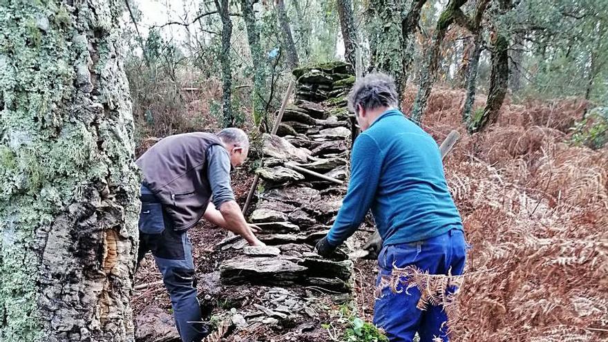 Paneles y muros recuperados en el Sobreiral do Arnego