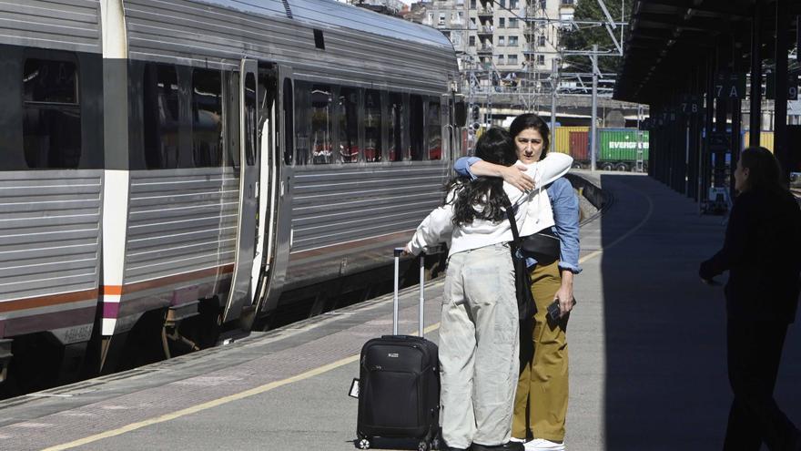 La huelga de Renfe y Adif por Rodalies suprimirá casi 14.000 plazas este mes en Vigo