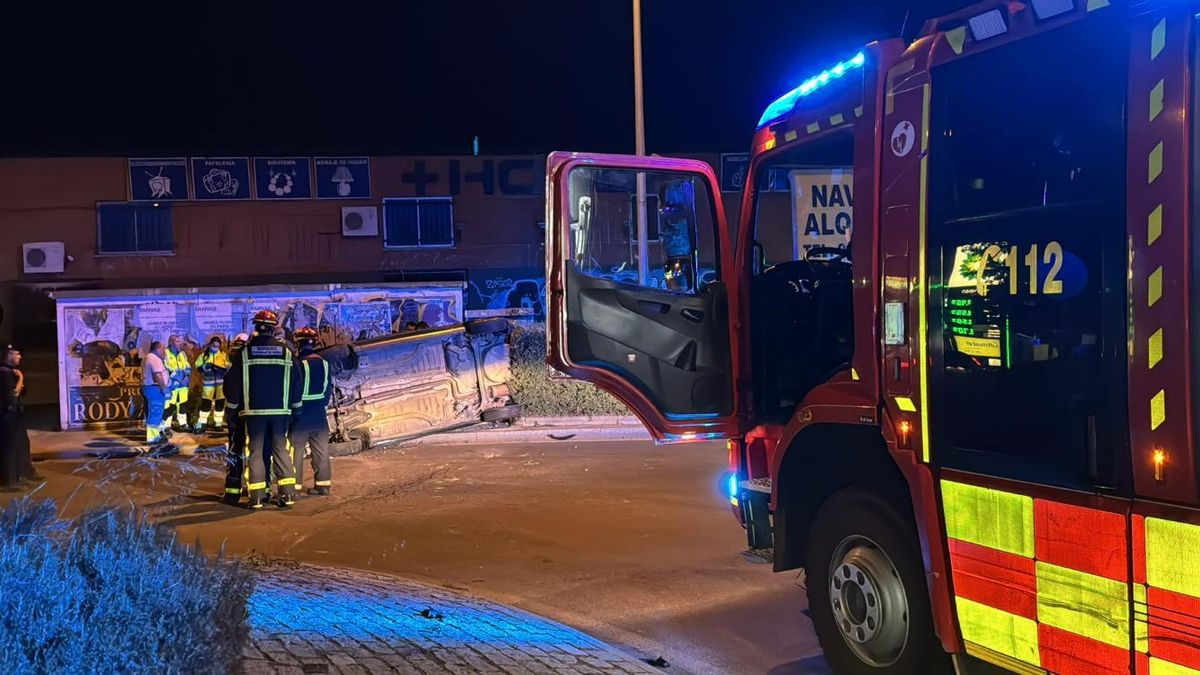 Muere una joven tras el vuelco de un turismo con cinco ocupantes en un accidente en Collado Villalba.