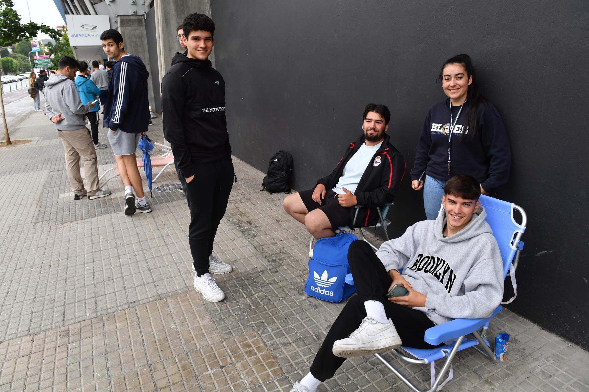 Colas en Riazor por las entradas para el partido del Dépor en Castellón