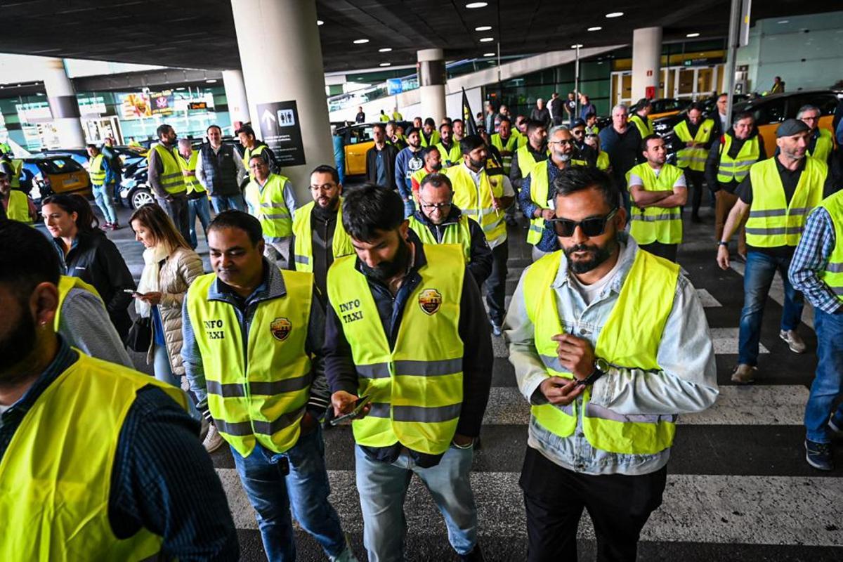 Protesta de taxis en el aeropuerto de Barcelona