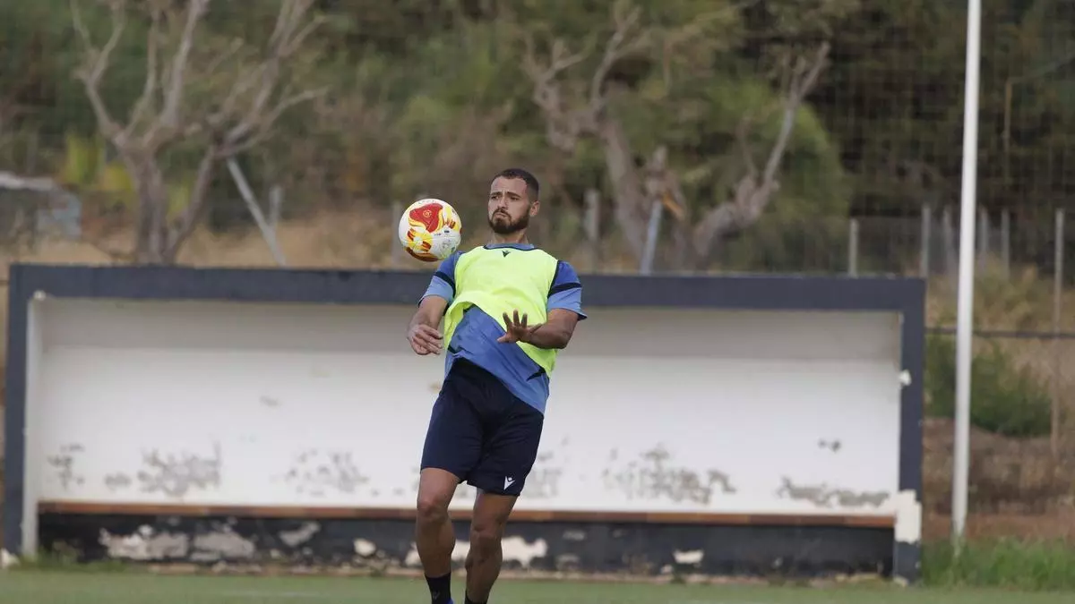 Marcelo, delantero del FC Cartagena: «A disposición del míster, si quiere, ahí estaré yo»