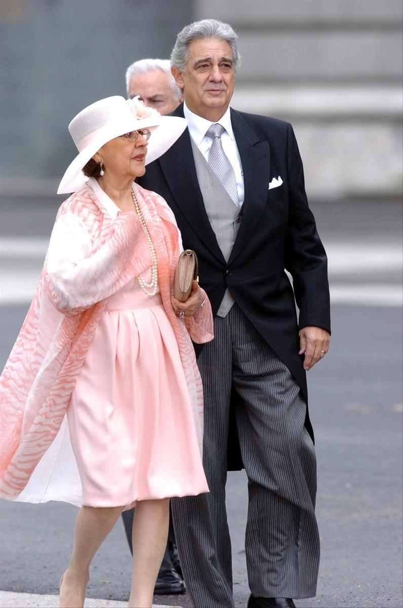 Plácido Domingo y su mujer en la boda de Letizia y Felipe