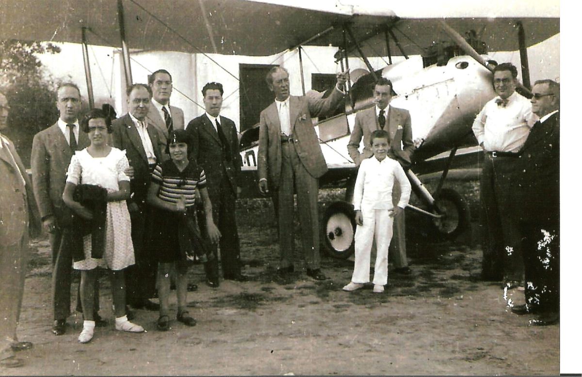 Guillamet amb Canudas, Careaga i altra gent, al camp del Manol de Figueres entre 1934 i 1936.