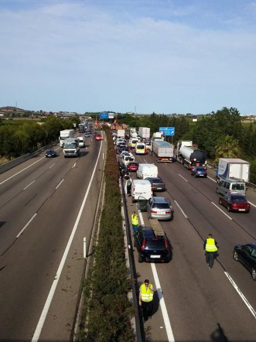 Accidente en la A-7 en Moncada y retenciones kilométricas