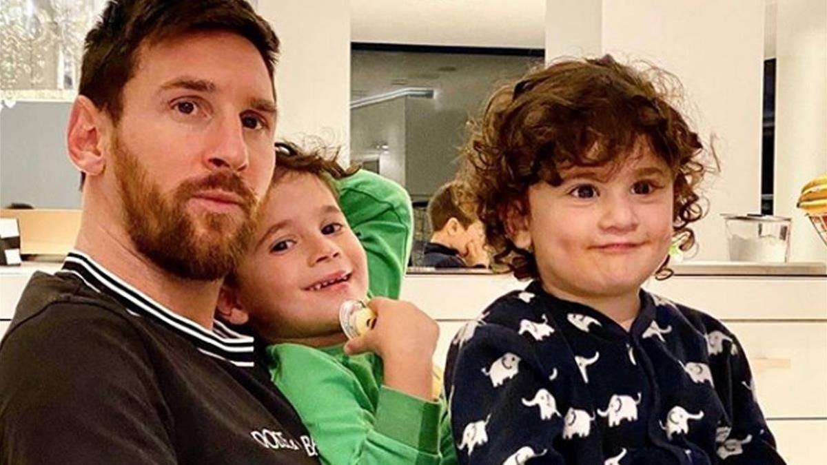 Leo Messi, con dos de sus hijos.