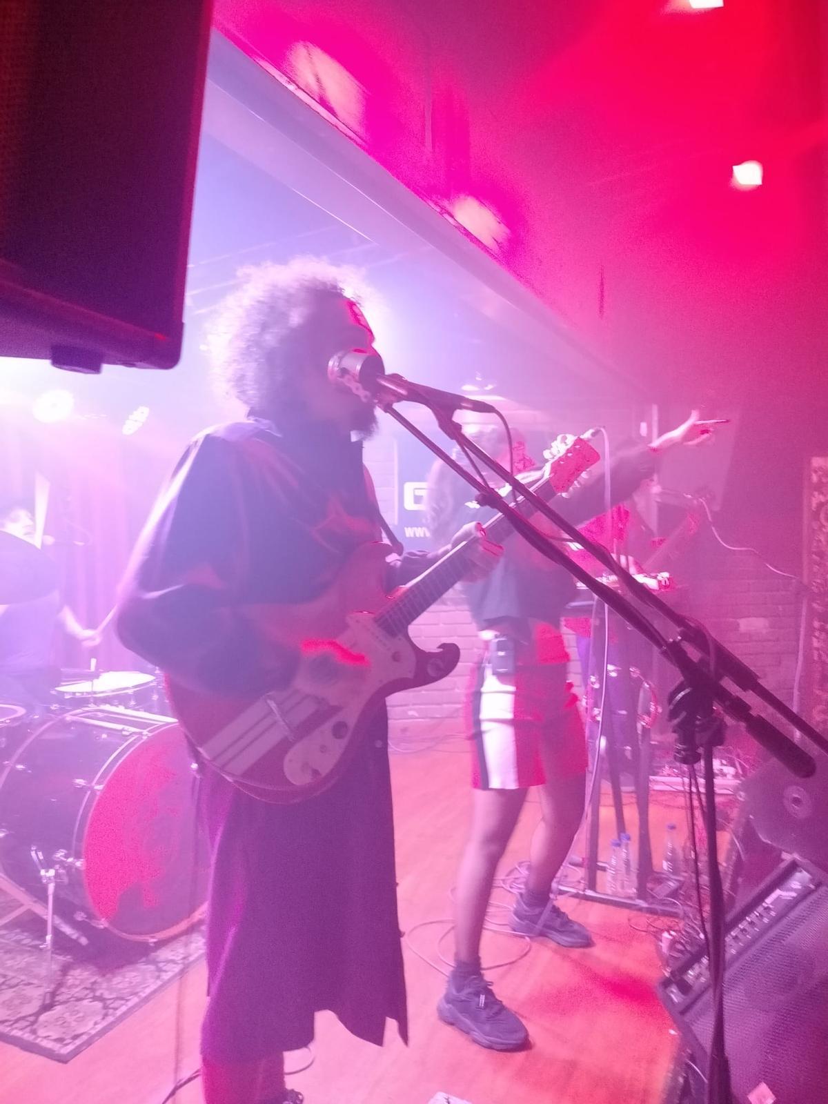 Rabia y rock poderoso en el concierto de "Hermana Furia" en Langreo