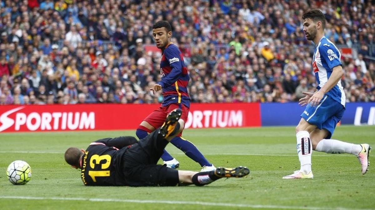 Rafinha anota el cuarto gol del Barça ante el Espanyol.