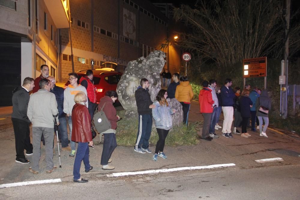 Fallece tras atrincherarse y dispararse en casa de su expareja en Cangas