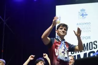 Riki, jugador del Deportivo: «Creía bastante en el ascenso cuando llegué y, por suerte, hemos podido cerrarlo»
