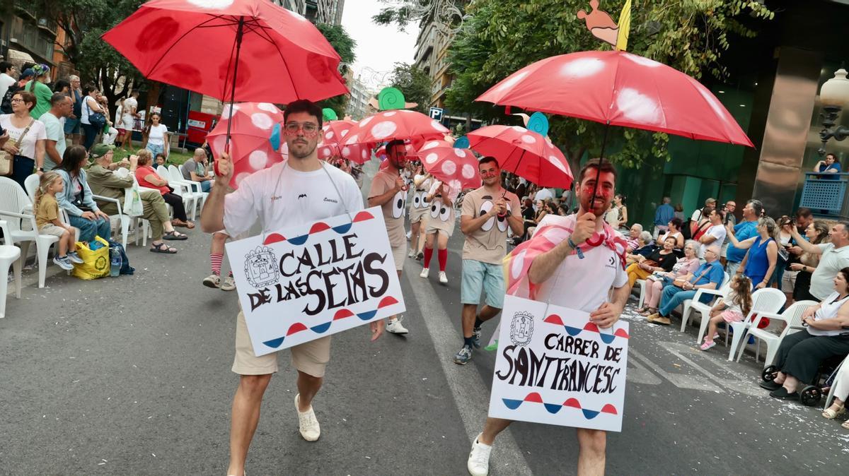 El desfile del Ninot de las Hogueras 2026 en Alicante, en imágenes