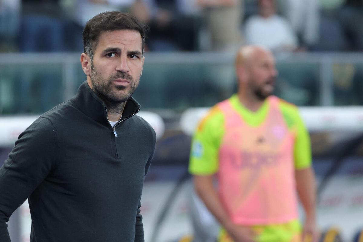 Cesc Fàbregas ante el Hellas Verona de la Serie A