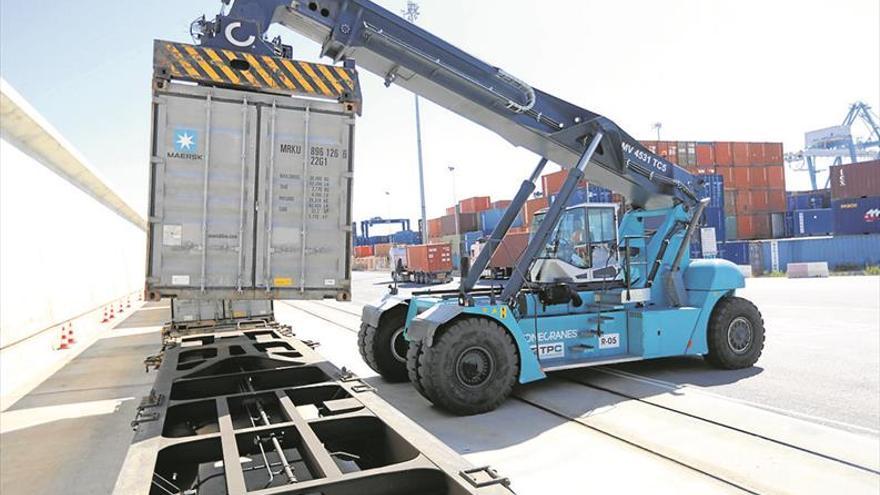 El puerto pretende compaginar las obras del acceso sur y la intermodal