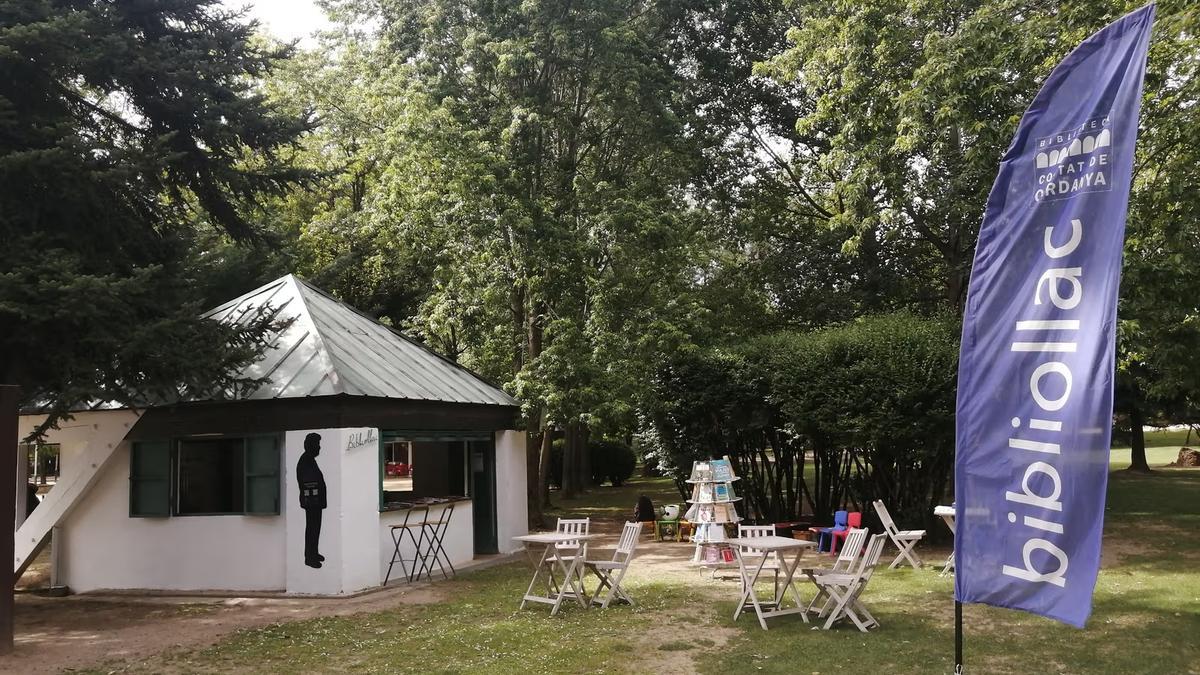 L’espai de lectura a l’aire lliure ubicat al parc Schierbeck de Puigcerdà