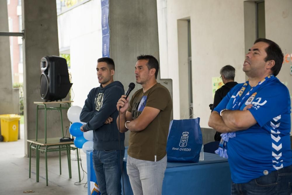 Los jugadores del Real Oviedo, Esteban y Diegui, visitan el colegio de La Corredoria 2