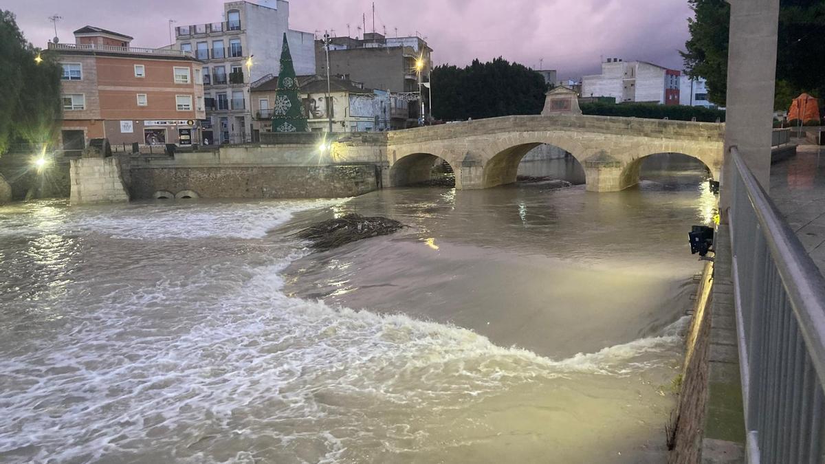Así ha sido la crecida del río Segura a su paso por Rojales tras las lluvias de fin de año en la Región de Murcia y la Vega Baja (29/12/2025)