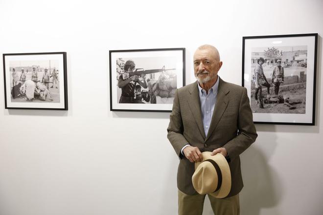 Arturo Pérez-Reverte: "Las guerras puede ser divertidas, son tan surrealistas que hay momentos en los que te ríes"