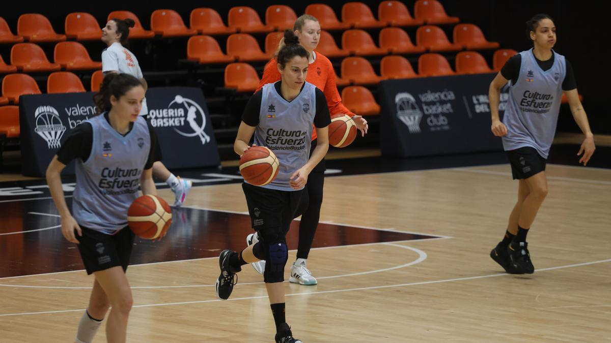 Alba Torrens, Ángela Salvadores, Cierra Burdick y Lauren Cox, en uno de los entrenamientos previos