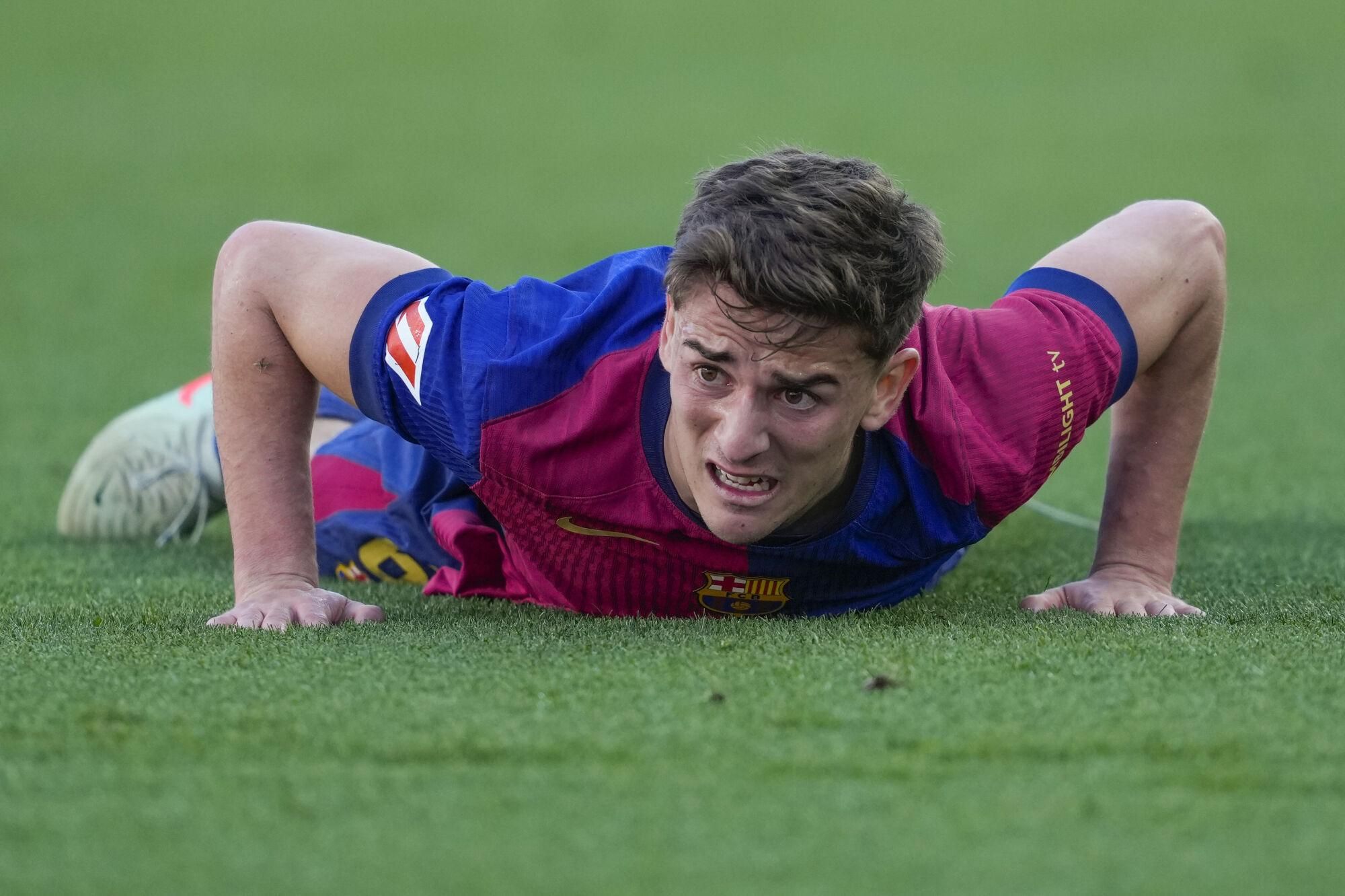 BARCELONA, 30/03/2025.- El centrocampista del Barcelona Pablo Péez Gaviria, durante el partido de la jornada 29 de LaLiga que FC Barcelona y Girona disputan este domingo en el estadio Lluis Companys de Barcelona. EFE/ Alejandro García