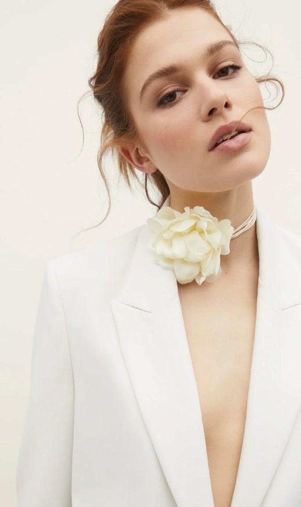 Choker flor de Stradivarius