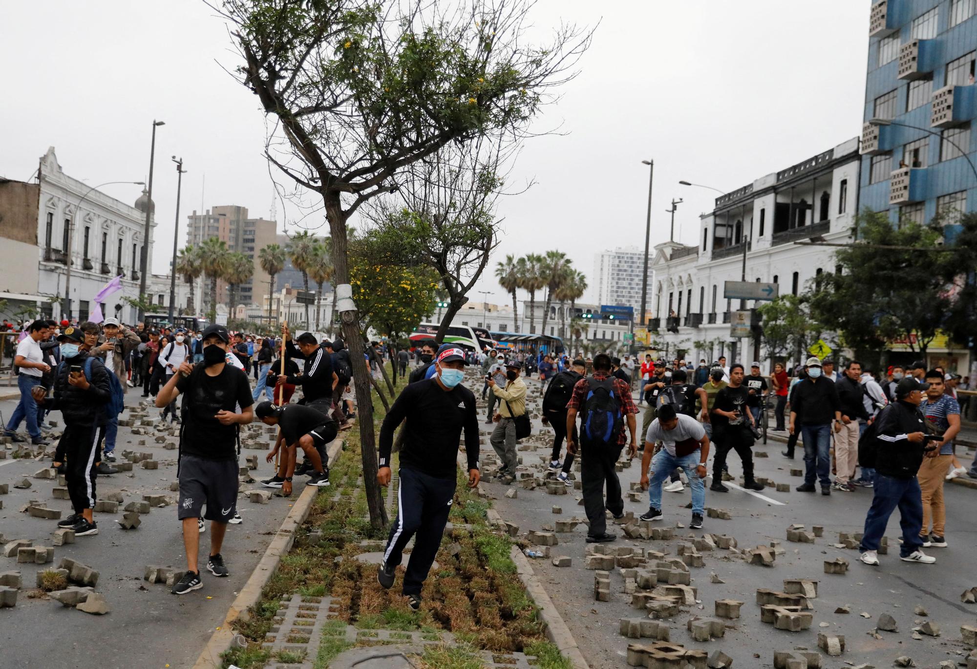 Peru lawmakers vote to oust President Castillo after Congress shut-down threat