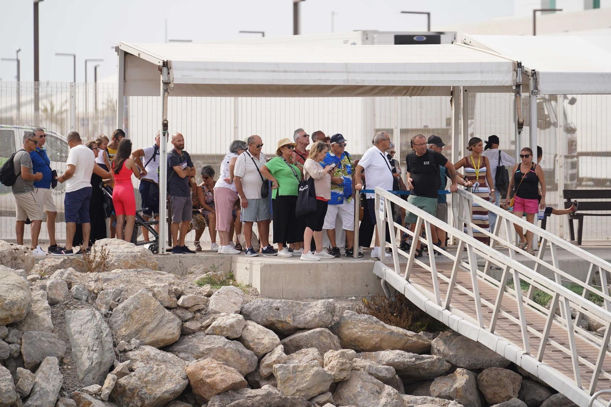 Todas las imágenes de la llegada de 10.500 cruceristas a Ibiza