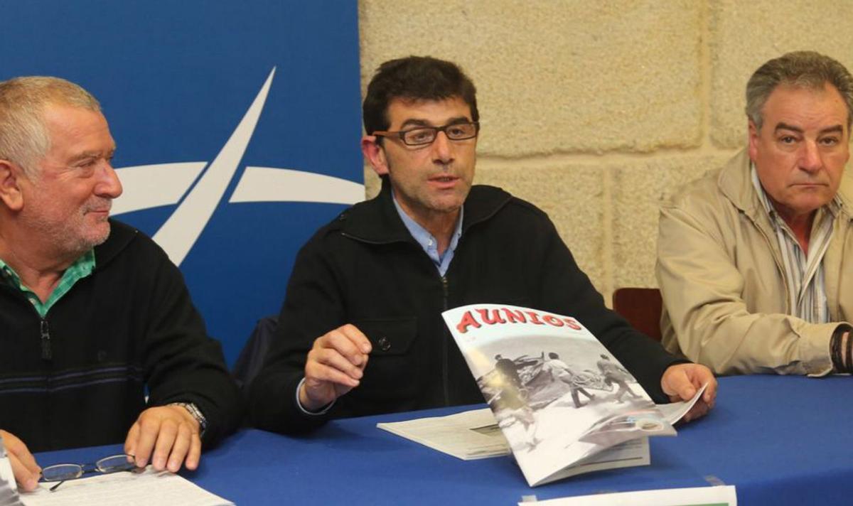 El exconcejal, ya fallecido, Luis Rei Núñez (c). |  FdV
