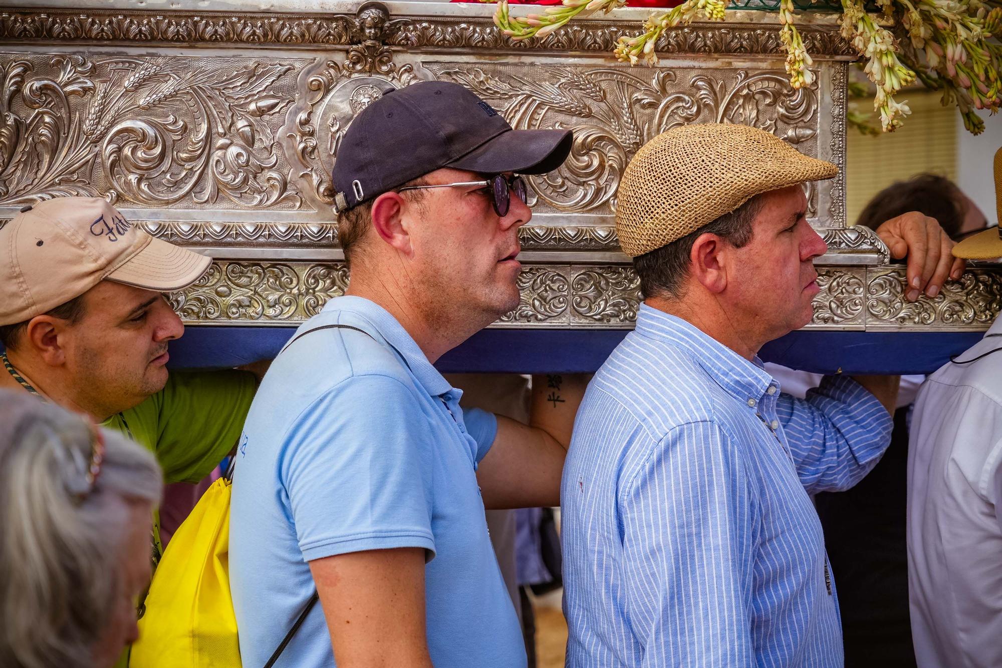 La Virgen de Luna regresa a su ermita rodeada de romeros