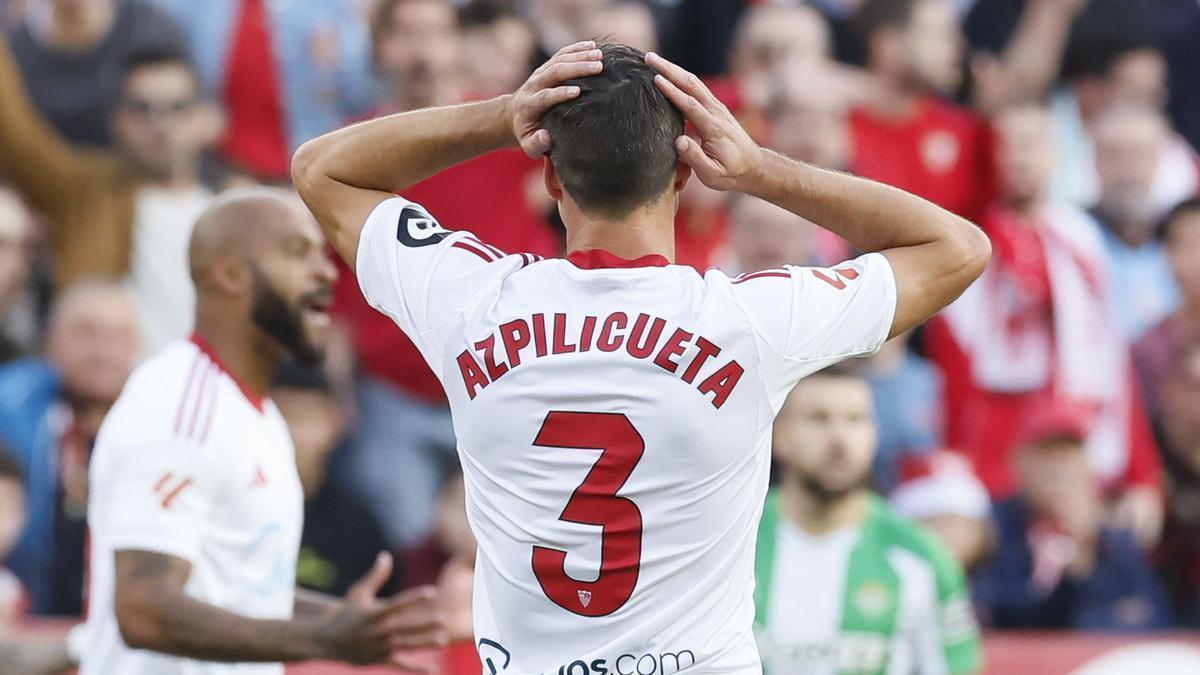 César Azpilicueta en el derbi en el Ramón Sánchez-Pizjuán entre Sevilla y Betis.