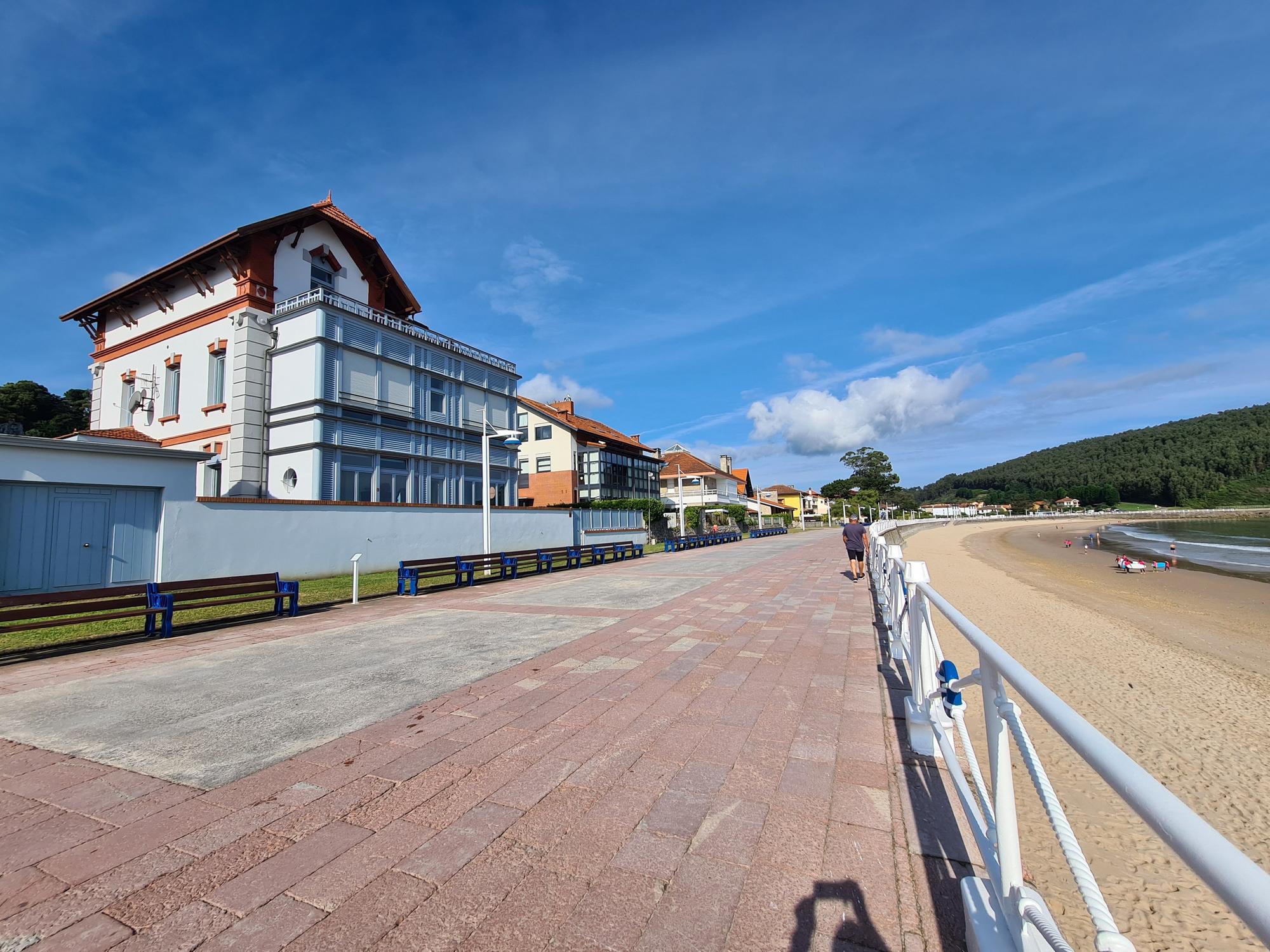 La casa de indianos que se vende a los pies de la playa en Ribadesella