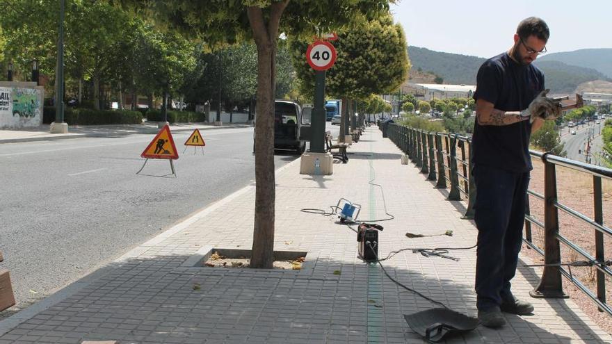 Los trabajos de restauración de la valla de fundición están en curso