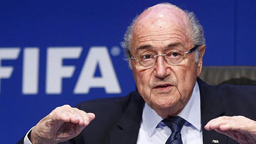 Blatter dice que fue testigo de sorteos con bolas frías y calientes