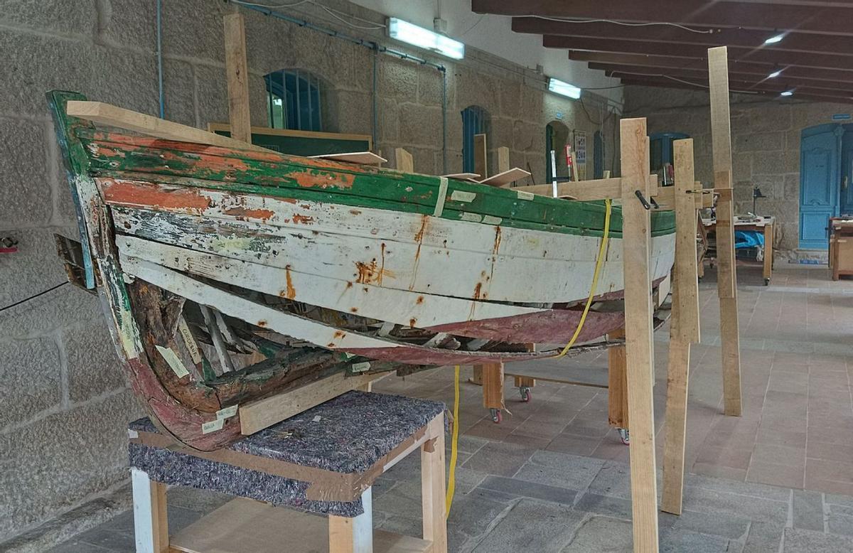 Estado que presenta la barca “Manuel” en el local de la escuela-taller Pousadouro de Redondela. |   // A.P.