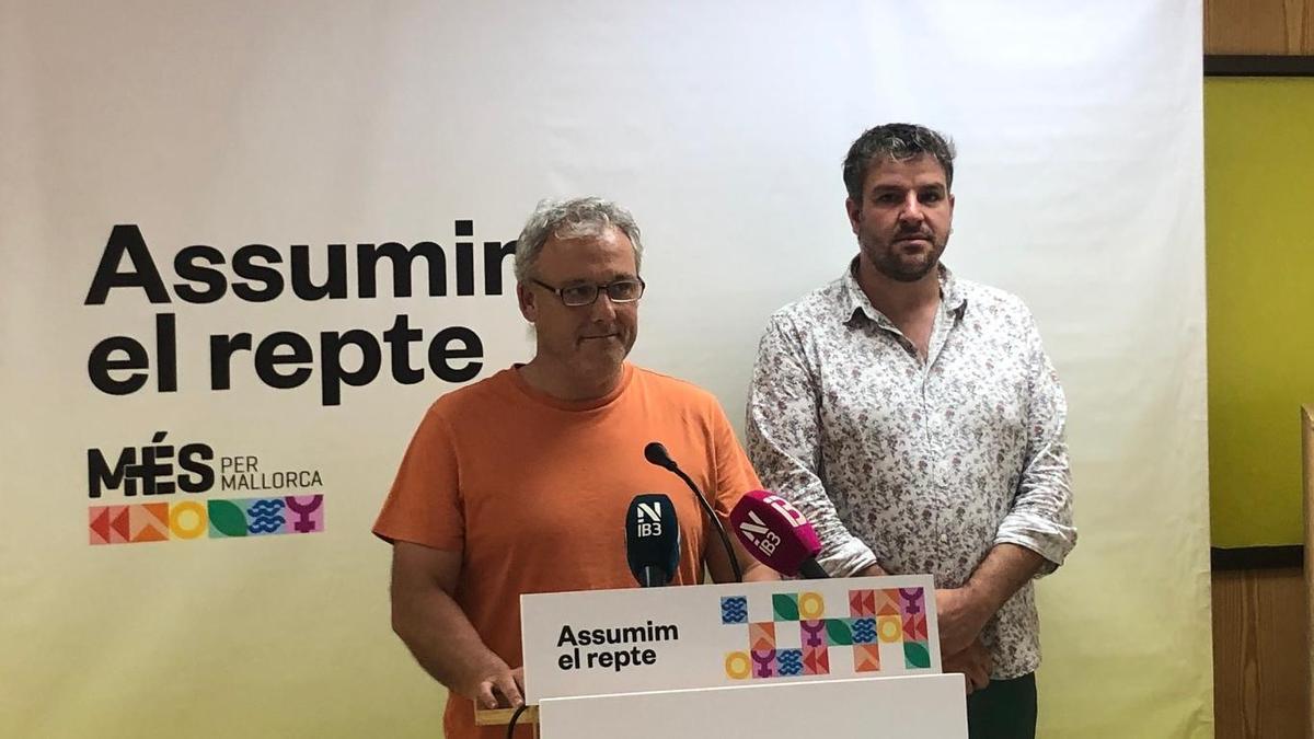 Jaume Alzamora y Lluís Apesteguia, esta mañana en la sede de Més.