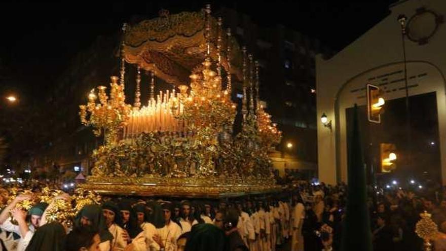 La Virgen de la Esperanza sale desde su casa hermandad.