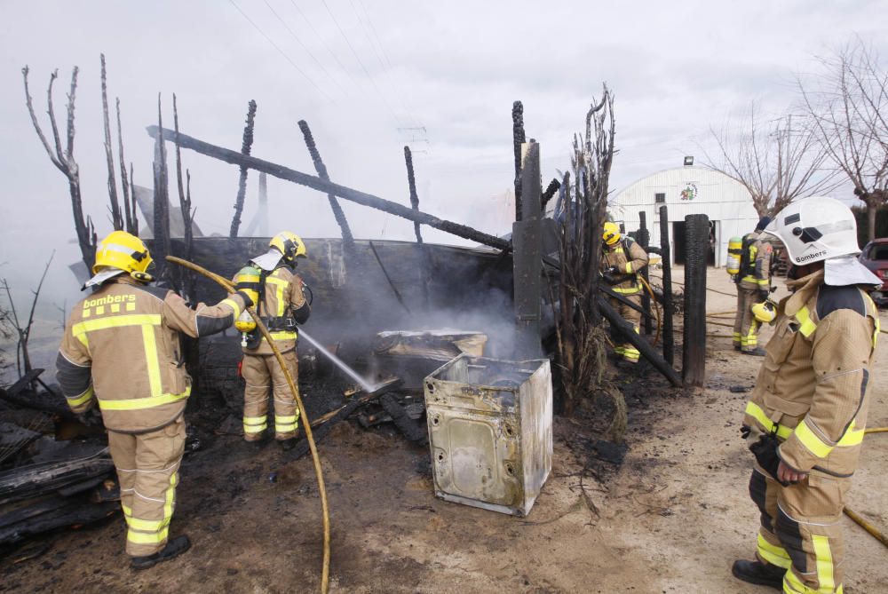 Incendi en una hípica de Salt