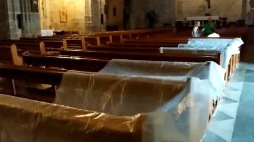 Plásticos contra el diluvio en la iglesia gótica de Xàbia